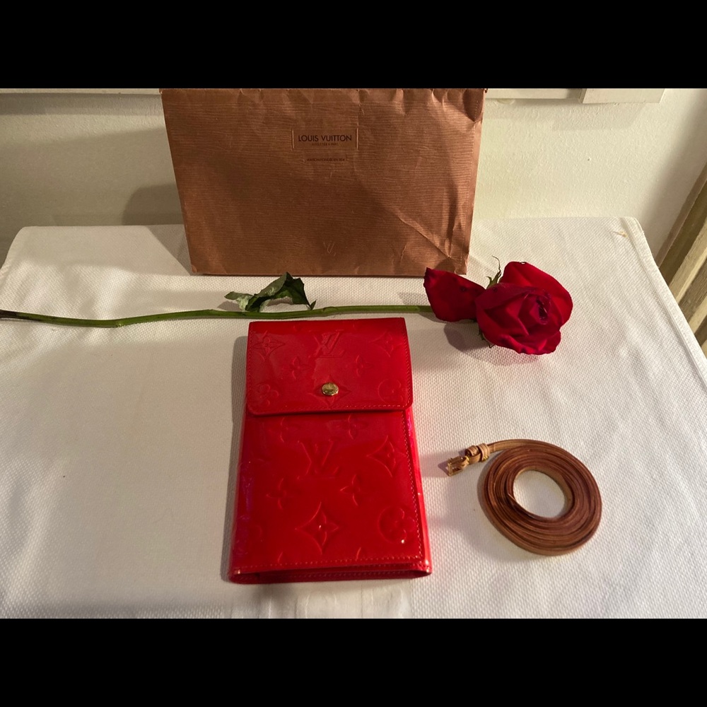 LOUIS VUITTON New Red Vernis WalkerShoulder Wallet